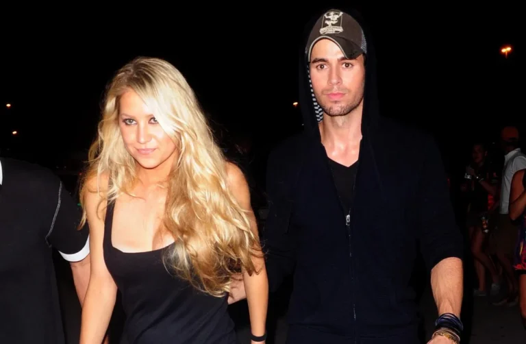 Combien Enrique Iglesias est-il plus âgé qu'Anna Kournikova ?