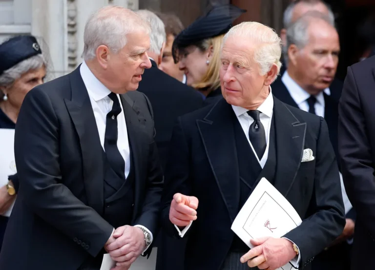 Exil royal : le roi Charles a refusé de voir son frère Andrew alors qu'il était resté à seulement cinq minutes