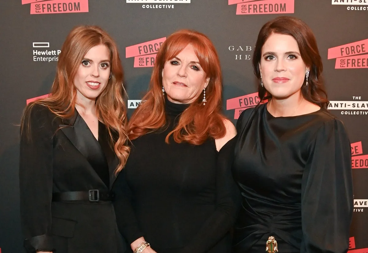 Sarah Ferguson brise le silence après que ses filles, les princesses Béatrice et Eugénie, aient été entraînées dans un autre cauchemar d'Epstein