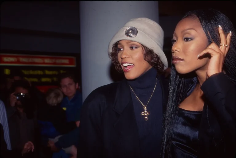 Les puissants conseils de Whitney Houston à Brandy pendant "Cendrillon" résonnent toujours