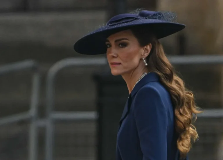 Lip Reader révèle ce que les membres de la famille royale se sont dit à propos de la « dissuasion des baisers » maladroite de Kate lors de la Journée du Commonwealth