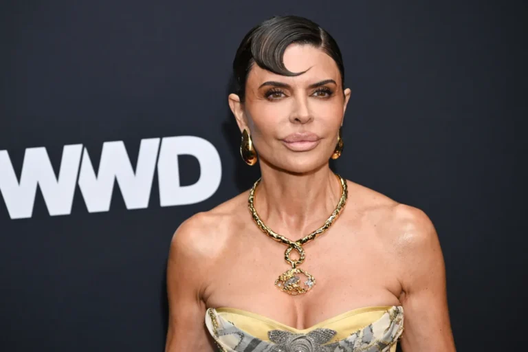 Lisa Rinna a accusé QVC d'avoir saboté sa ligne de vêtements après avoir critiqué Donald Trump