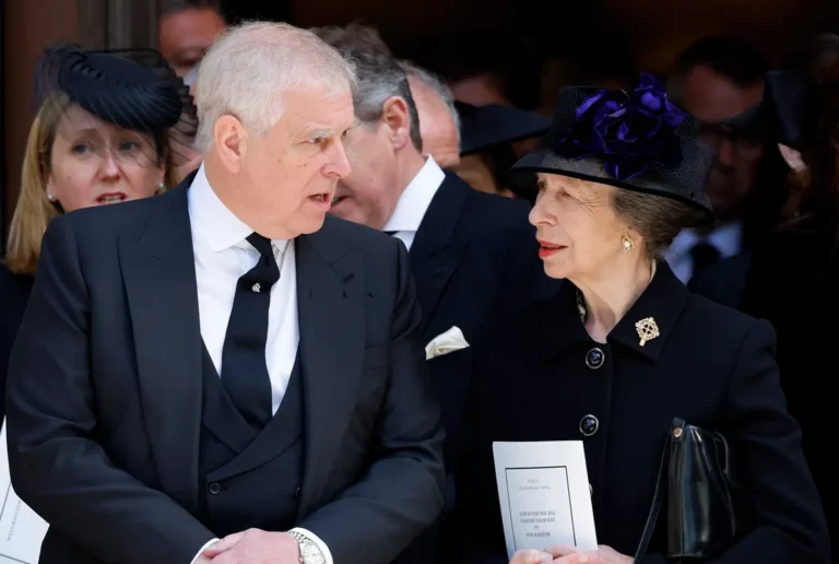 L'offre surprenante que la princesse Anne a faite à son frère Andrew Mountbatten-Windsor lors d'un appel téléphonique secret