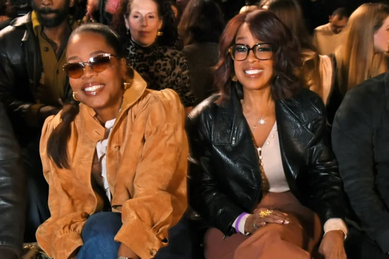 Oprah explique pourquoi elle et Gayle King « marchaient comme si elles avaient 90 ans » à la Fashion Week : « Je ne pouvais pas voir »