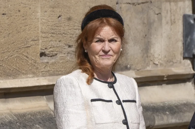 Sarah Ferguson s'est inscrite en cure de désintoxication à 17 000 $ par jour au milieu des révélations sur ses contacts avec Jeffrey Epstein