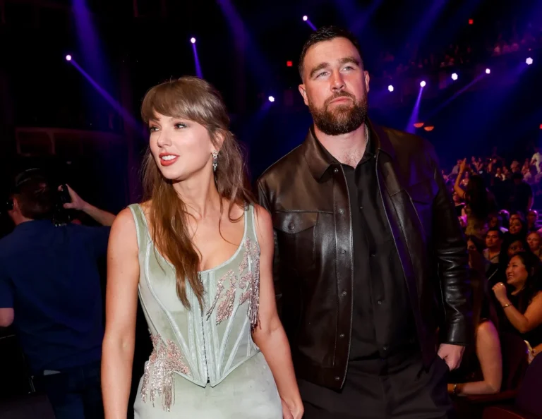 Taylor Swift et Travis Kelce montrent un subtil moment de désynchronisation aux iHeartRadio Awards, selon un expert