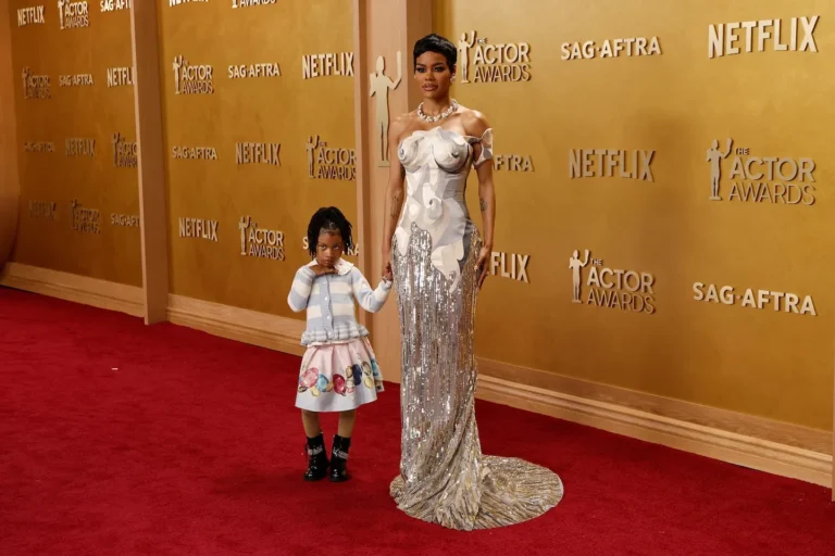 Teyana Taylor est propriétaire de la saison des récompenses avec sa fille Rue Rose qui l'encourage