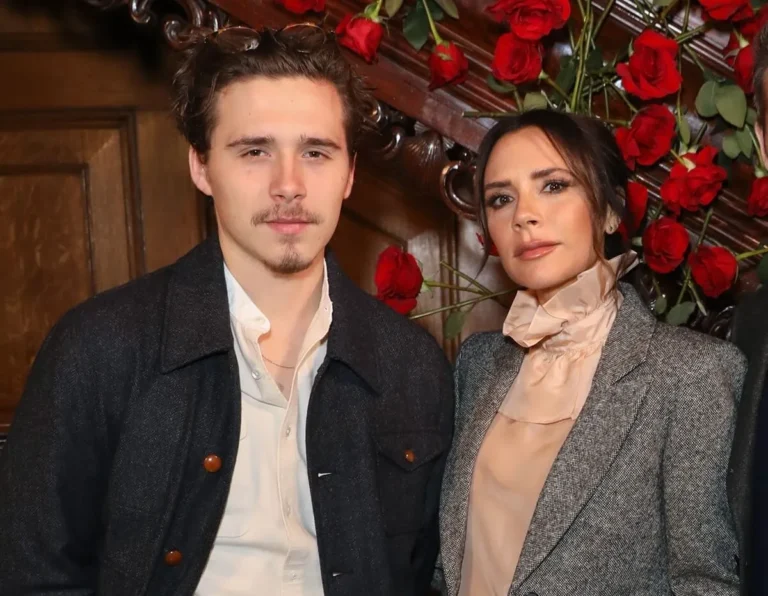 Un médium prédit que Brooklyn Beckham « gardera ses distances » avec sa mère Victoria lors de vacances spéciales parce qu'il se sent « coincé »