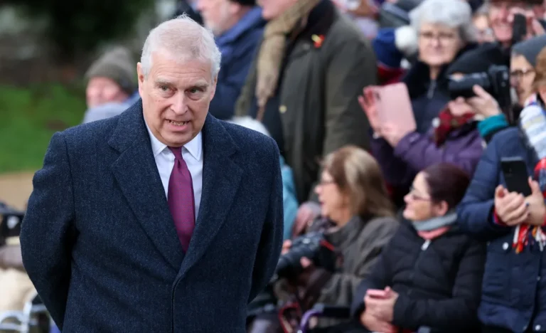 Andrew Mountbatten-Windsor, « embarrassant », ne savait pas comment utiliser un distributeur de cartes de crédit