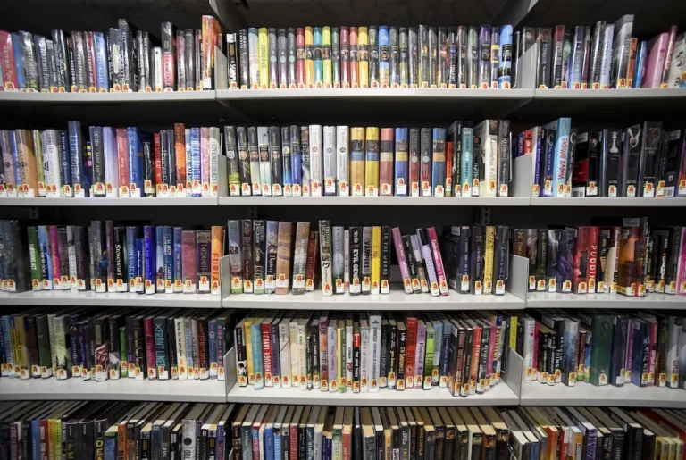 Choix incontournables du club de lecture des célébrités pour avril 2026