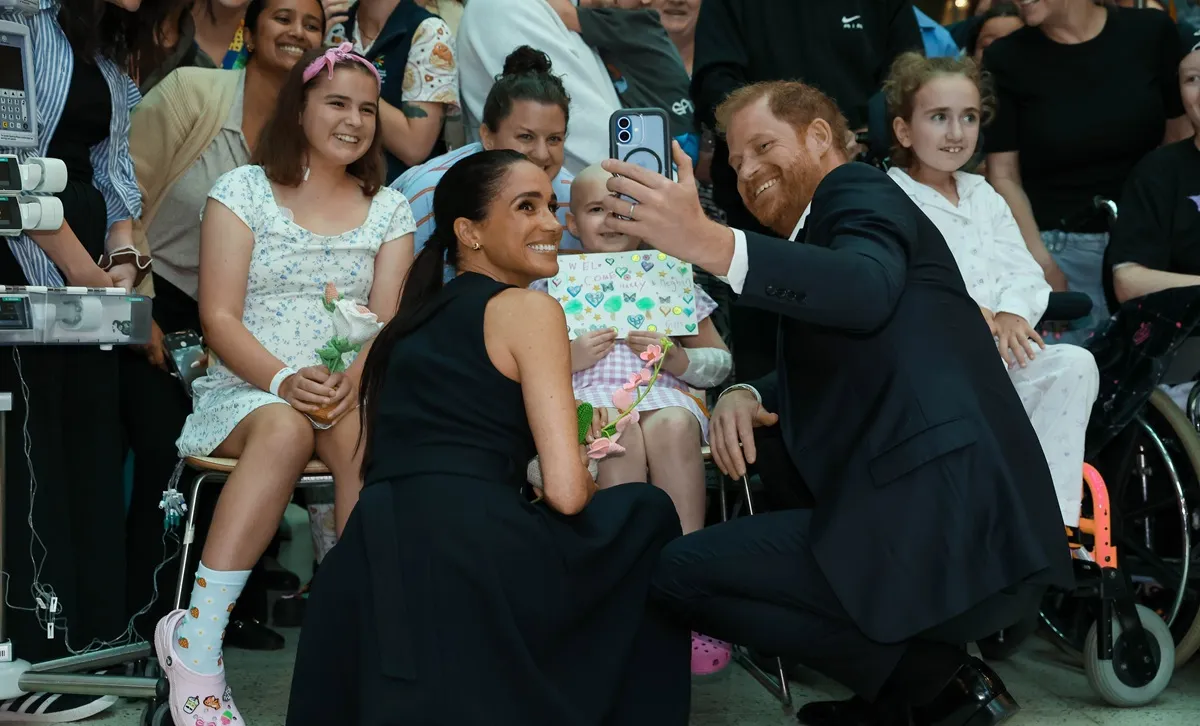 Pourquoi ces moments de la tournée australienne du prince Harry et de Meghan ont été surnommés « source de division » et « bidon »
