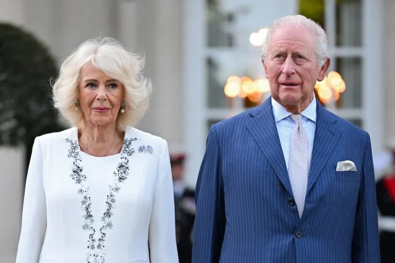 Le choix de mode de la reine Camilla fait écho à la visite de la reine Elizabeth II aux États-Unis en 1957 alors que le roi Charles tente de convaincre Donald Trump