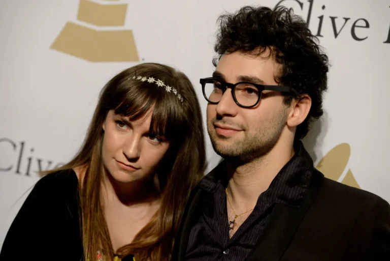 Lena Dunham a admis qu'il était « difficile de comprendre » pourquoi elle et Jack Antonoff sont restés ensemble