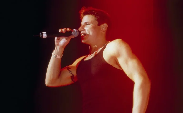 Nick Lachey partage des détails choquants sur sa première tournée avec 98 Degrees
