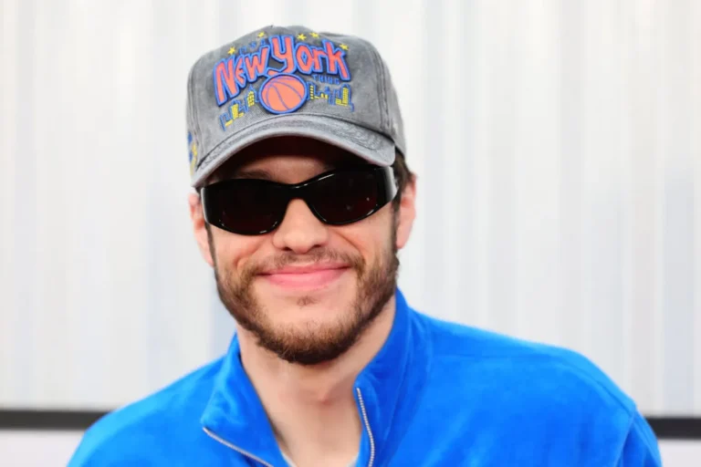 Pete Davidson lance un nouveau tatouage sur le visage : pourquoi a-t-il supprimé ses autres tatouages ​​?