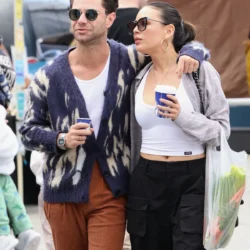 Sasha Farber, pro de « DWTS », dit qu&rsquo;il est « l&rsquo;homme le plus chanceux » alors qu&rsquo;il confirme sa romance avec la star de Hallmark Janel Parrish