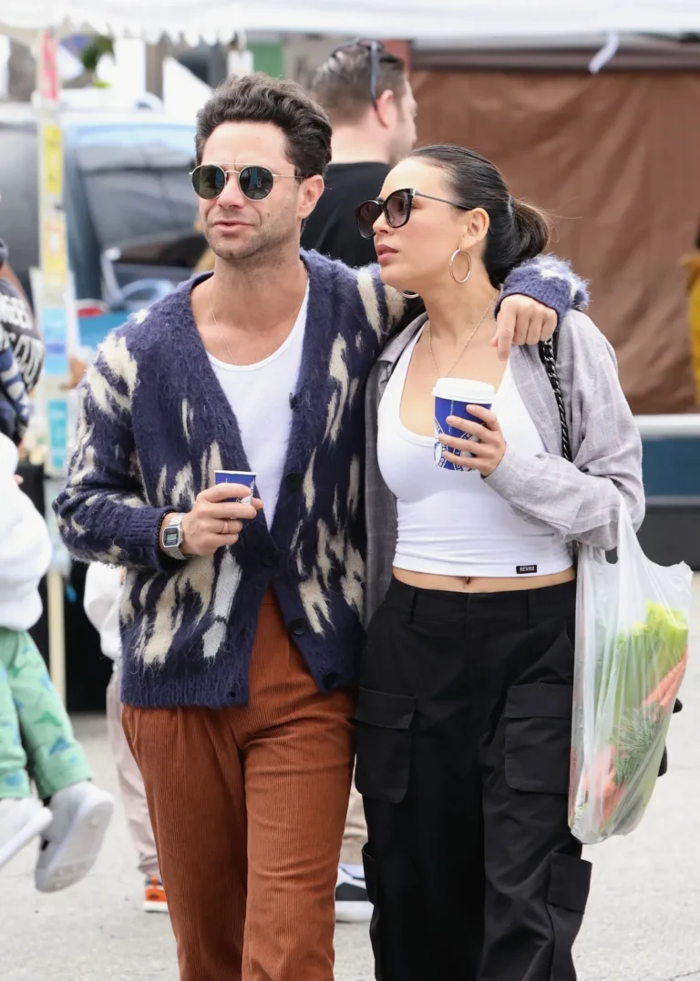 Sasha Farber, pro de « DWTS », dit qu'il est « l'homme le plus chanceux » alors qu'il confirme sa romance avec la star de Hallmark Janel Parrish