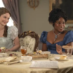 Shonda Rhimes célèbre le soutien de ses fans alors que « Bridgerton » se tourne vers la narration queer