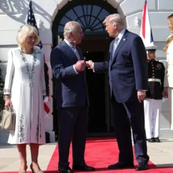 Un expert en lecture labiale décode ce que Donald Trump a dit au roi Charles à propos de la tentative d&rsquo;assassinat