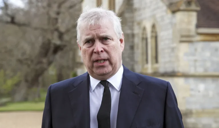Voici l'autre honneur qu'Andrew Mountbatten-Windsor pourrait finir par perdre au milieu des retombées d'Epstein