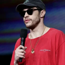 Vous ne croirez pas combien Pete Davidson a dépensé pour son détatouage