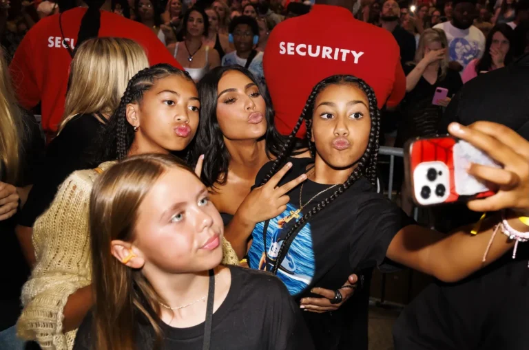 Young Thug interroge North West à propos de Kanye West et Kim Kardashian pendant le tournage de Coachella