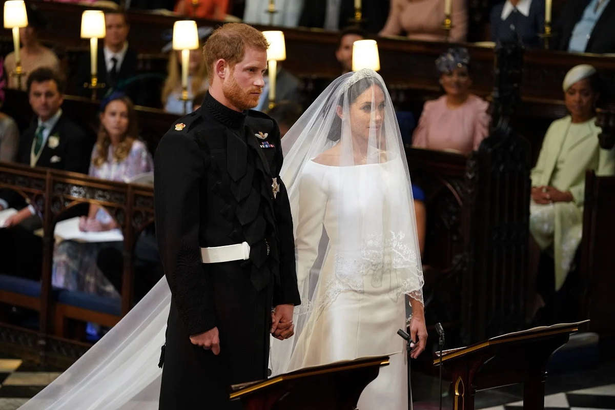 Un expert en langage corporel souligne l'expression « sinistre » et l'air « austère » de Sophie lorsque le prince Harry a épousé Meghan Markle