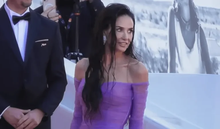 Il n'y a pas que ses bras, les "cheveux cannois" de Demi Moore ont aussi un moment