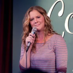 Amy Schumer parle d&rsquo;une coloscopie « bâclée » qui l’empêche de se sentir « sexuelle »