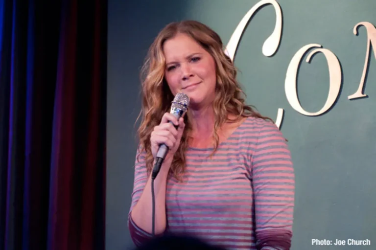 Amy Schumer parle d'une coloscopie « bâclée » qui l'empêche de se sentir « sexuelle »