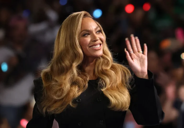 Beyoncé a déclaré que son jeune moi "ne pourrait jamais baiser" avec la femme qu'elle est devenue