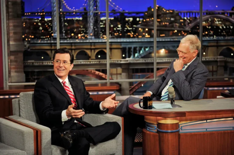 David Letterman a donné de sombres prédictions sur l'avenir de la télévision après l'annulation de Stephen Colbert
