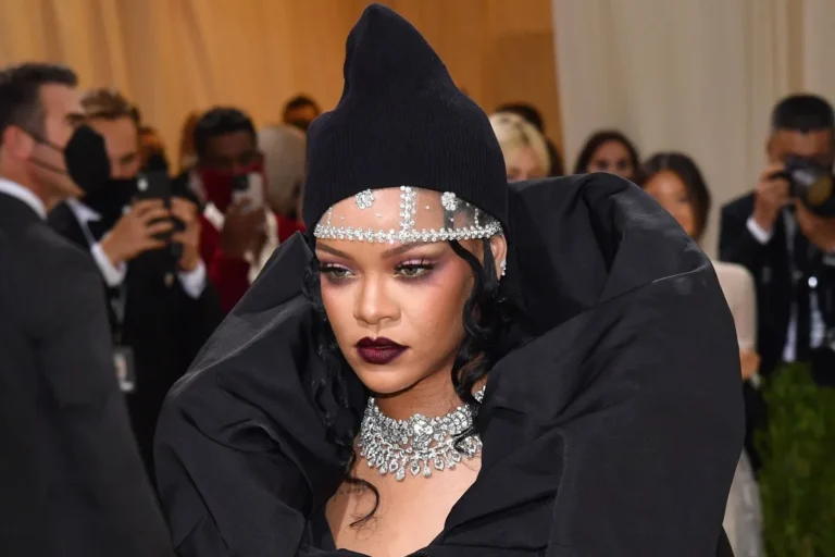 De Rihanna à Jennifer Lopez : quelles célébrités ont porté les bijoux les plus chers au Met Gala ?