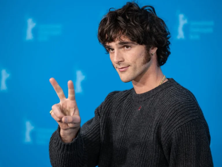 Jacob Elordi apprend du piège à tabloïd Kylie Romance de Timothée Chalamet