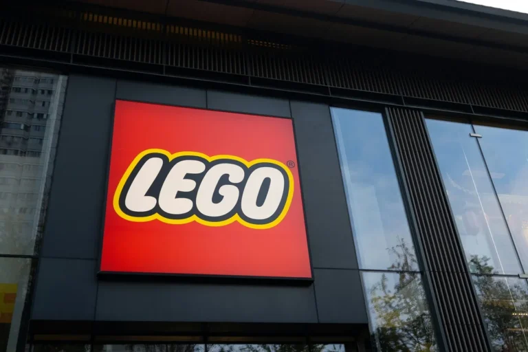 LEGO lance un kit massif pour le 25e anniversaire du Seigneur des Anneaux