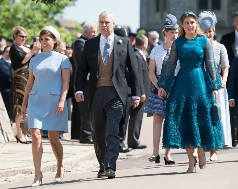 La princesse Béatrice et la princesse Eugénie n'ont pas abandonné leur père en exil, Andrew Mountbatten-Windsor