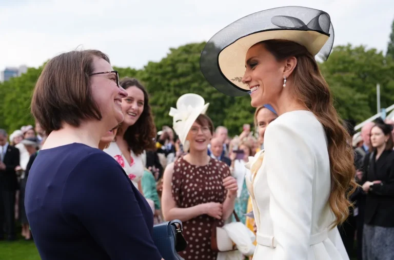 Le style Garden Party de la princesse Kate révèle le secret pour obtenir des cheveux polis