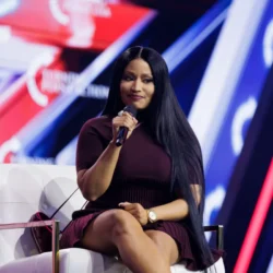 Nicki Minaj blâme Obama et Gavin Newsom pour son virage MAGA