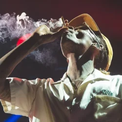 Pourquoi Wiz Khalifa est-il recherché en Roumanie ?