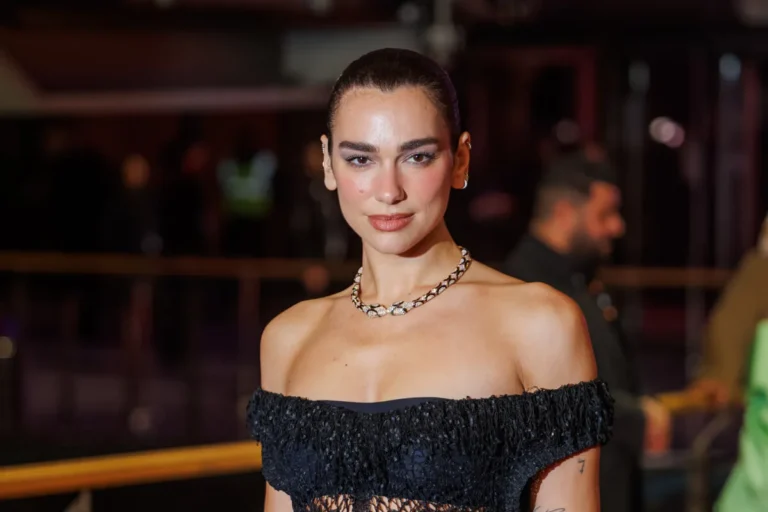 Samsung s'est montré « dédaigneux et insensible » lorsqu'on lui a demandé de cesser d'utiliser l'image de Dua Lipa, selon le procès