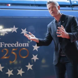 Sean Duffy, ancien élève de « The Real World » et secrétaire aux Transports, critiqué pour ses projets d&rsquo;émission de télé-réalité « Tone Deaf »
