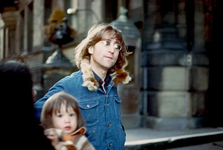 Sean Lennon se souvient de la seule fois où il a vu John Lennon pleurer