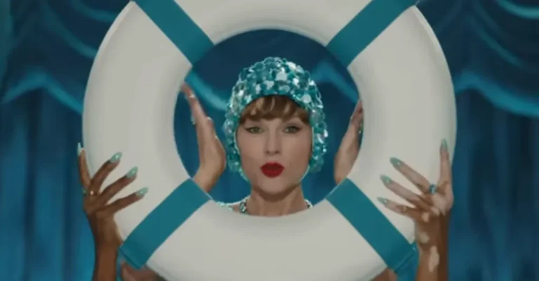 Taylor Swift canalise le « vieux Hollywood » avec l'ensemble de bijoux en opale vintage d'Elizabeth Taylor, selon un expert