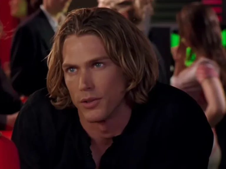 Vous ne croirez pas ce que fait Jason Lewis ces jours-ci