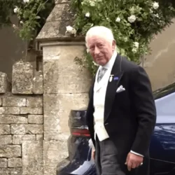 L&rsquo;ancien assistant du roi Charles explique le « snob » du monarque lorsqu&rsquo;il a quitté précipitamment le mariage royal
