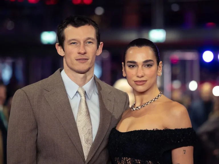 Dua Lipa a reporté un collier lors de sa cérémonie de mariage, un expert en bijoux donne son avis