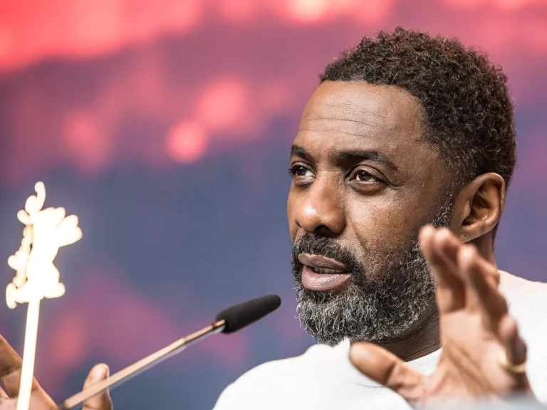 Idris Elba ne pense pas que les gens accepteraient un James Bond noir