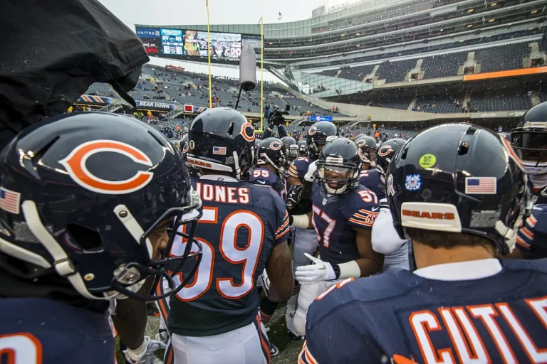 Les fans réagissent alors que Hallmark confirme le nouveau film de Noël des Chicago Bears alors que l'équipe menace de déménager dans l'Indiana : « Est-ce filmé à Hammond ?
