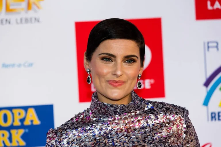 Nelly Furtado avait « peur » en tournant « Maneater » : « Il y avait le diable dedans »