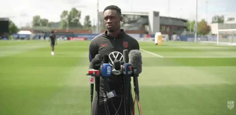 Quelle est l’origine ethnique de la star du football américain Folarin Balogun ?